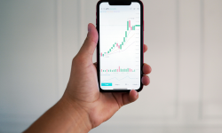 Featured image of post If You Bought Apple Stock When the iPhone 1 Launched, Here’s How Much You’d Have Today