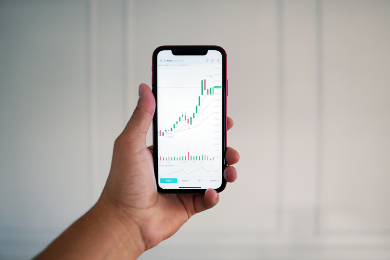 Featured image of post If You Bought Apple Stock When the iPhone 1 Launched, Here’s How Much You’d Have Today